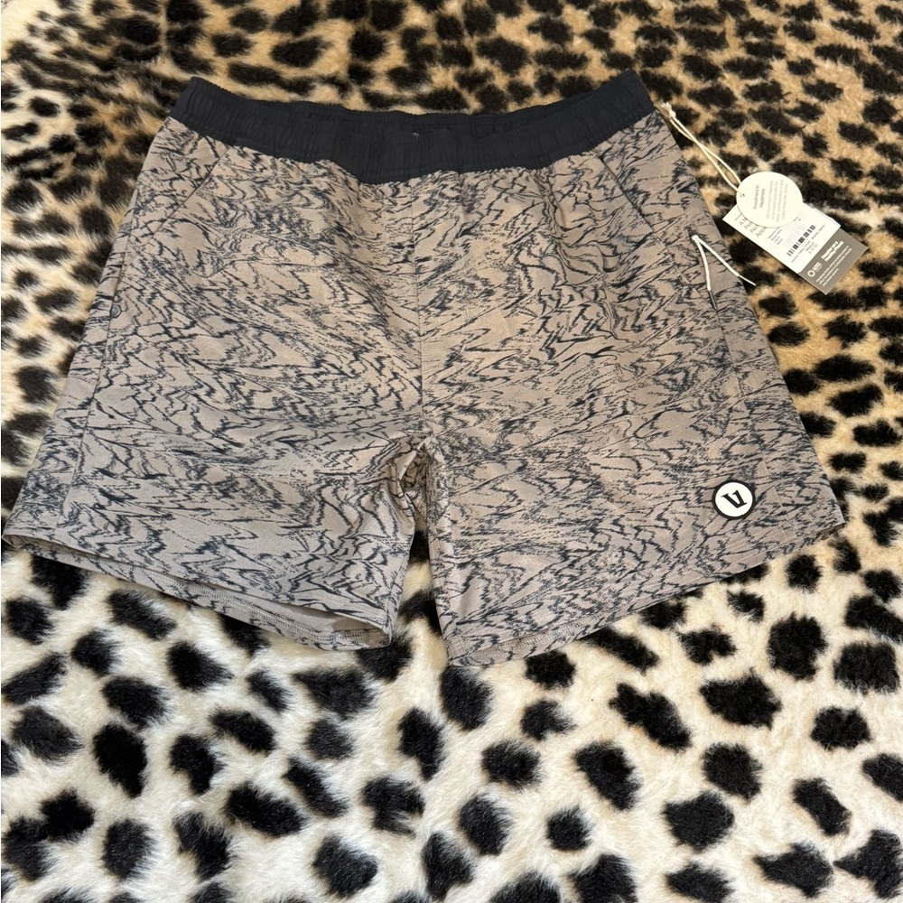 Vuori Maverick Volley Shorts - Men's Size M NWT
